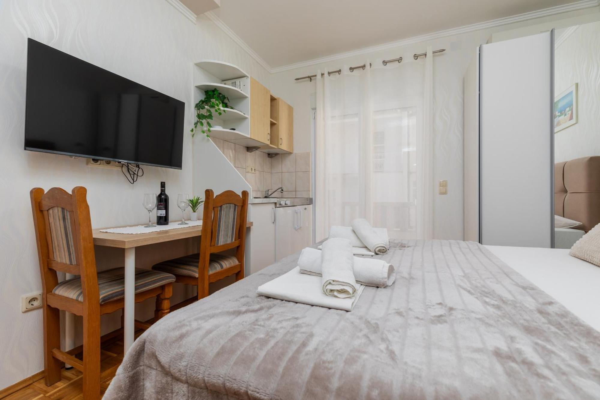 Apartments By The Sea Duce, Omis - 5973 Rom bilde